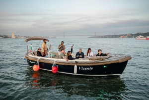 Cruzeiro exclusivo ao pôr do sol em Lisboa – pizza e open bar