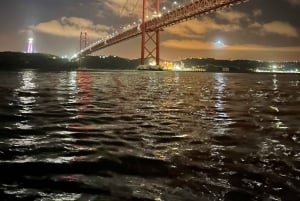 Cruzeiro exclusivo ao pôr do sol em Lisboa – pizza e open bar