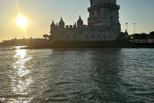 Cruzeiro exclusivo ao pôr do sol em Lisboa – pizza e open bar