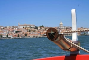 Lisbon: River Tagus Sightseeing Cruise in Traditional Vessel