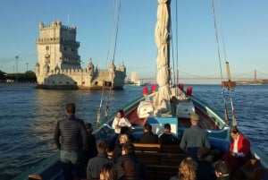 Lisbon: River Tagus Sightseeing Cruise in Traditional Vessel