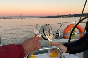 Lissabon: Romantisk kryssning med vin och portugisiska tapas