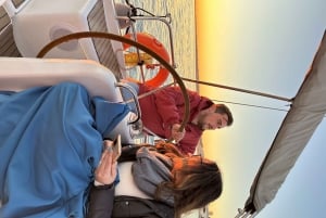 Lisbon: Romantic Sunset Cruise with Wine & Portuguese Tapas