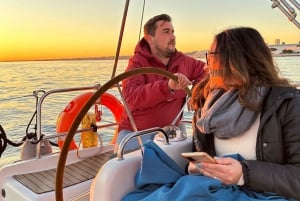 Lisbon: Romantic Sunset Cruise with Wine & Portuguese Tapas