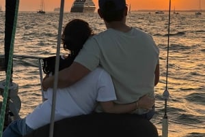 Lisbon: Romantic Sunset Cruise With Wine & Portuguese Tapas