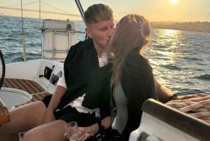 Lisbon: Romantic Sunset Cruise With Wine & Portuguese Tapas