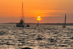 Lisbon: Romantic Sunset Cruise With Wine & Portuguese Tapas