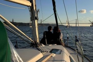 Lisbon: Romantic Sunset Cruise With Wine & Portuguese Tapas