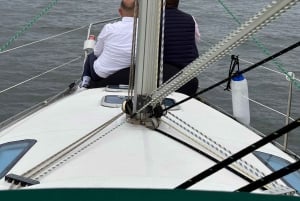 Lisbon: Romantic Sunset Cruise With Wine & Portuguese Tapas