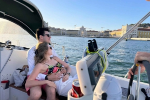 Lisboa: Romántico Crucero al Atardecer con Vino y Tapas Portuguesas