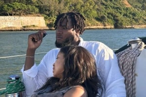 Lisboa: Romántico Crucero al Atardecer con Vino y Tapas Portuguesas