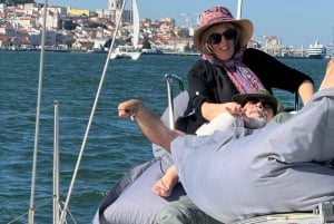 Lissabon: Segelboottour mit ortskundigem Guide und Open Bar Grüner Wein