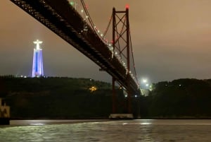 Lisbon: Sailboat Tour with Local Guide and Green Wine