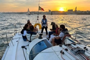 Lisboa: Passeio de barco ao pôr do sol