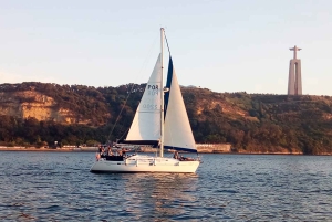 Lisbon: Sailing Tour with Wine and Snacks