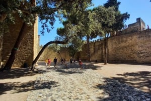 Lisbon: São Jorge Castle Skip-the-Line Entry with Audioguide