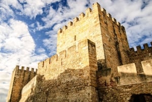 Lisbon: Sao Jorge Castle Skip-the-Line Ticket with Guide