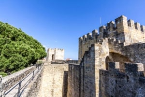 Lisbon: Sao Jorge Castle Skip-the-Line Ticket with Guide