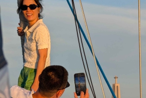 Lisbon: Scenic Day & Sunset Boat Tour with a Drink