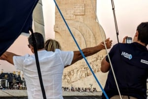 Lisbon: Scenic Day & Sunset Boat Tour with a Drink