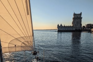 Lisbon: Scenic Day & Sunset Boat Tour with a Drink