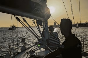 Lisbon: Scenic Day & Sunset Boat Tour with a Drink