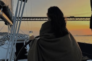 Lisbon: Scenic Day & Sunset Boat Tour with a Drink