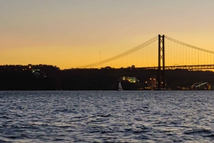 Lisbon: Scenic Day & Sunset Boat Tour with a Drink