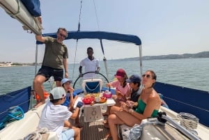 Lisbon: Scenic Day & Sunset Boat Tour with a Drink