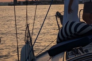 Lisbon: Scenic Day & Sunset Boat Tour with a Drink