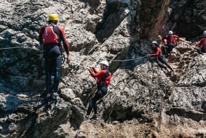 Lissabon: Sesimbra/Arrábida Naturpark Coasteering Abenteuer
