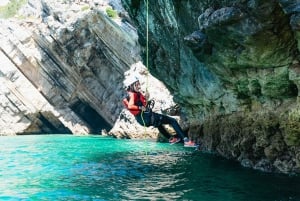 Lissabon: Sesimbra/Arrábida Naturpark Coasteering Abenteuer