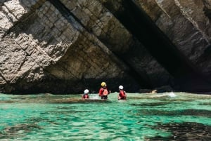 Lissabon: Sesimbra/Arrábida Naturpark Coasteering Abenteuer