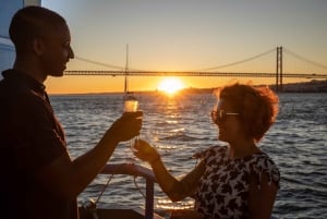 Lisbon: Sightseeing Boat Tour with Hop-On Hop-Off Option