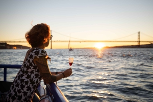 Lisbon: Sightseeing Boat Tour with Hop-On Hop-Off Option