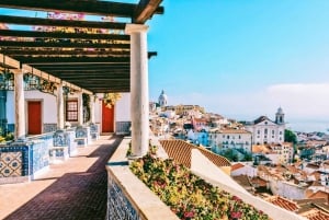 Lisbon: Sightseeing City Tour by Tuk-Tuk