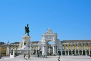 Lisbon: Sightseeing City Tour by Tuk-Tuk