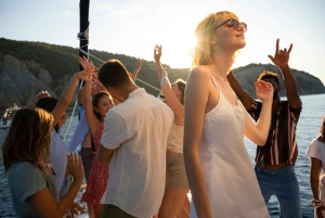 Lisboa: Crucero turístico con barra libre, DJ y parada para nadar