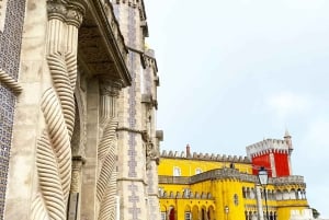 Lisboa: Halvdagsutflukt til Sintra med Pena-palasset og Regaleira