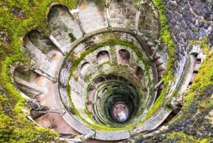 Lisboa: Halvdagsutflukt til Sintra med Pena-palasset og Regaleira