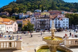Lisboa: Halvdagsutflukt til Sintra med Pena-palasset og Regaleira