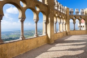 Lisboa: Halvdagsutflukt til Sintra med Pena-palasset og Regaleira