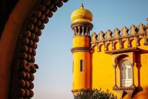 Lisboa: Halvdagsutflukt til Sintra med Pena-palasset og Regaleira