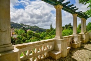 Lisboa: Halvdagsutflukt til Sintra med Pena-palasset og Regaleira