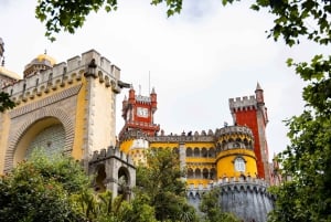 Lisboa: Halvdagsutflukt til Sintra med Pena-palasset og Regaleira