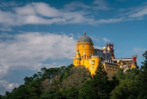 Lisboa: Halvdagsutflukt til Sintra med Pena-palasset og Regaleira