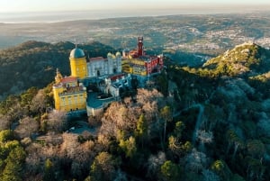 Lisboa: Halvdagsutflukt til Sintra med Pena-palasset og Regaleira