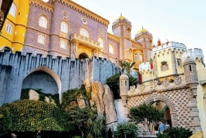 Lisboa: Halvdagsutflukt til Sintra med Pena-palasset og Regaleira
