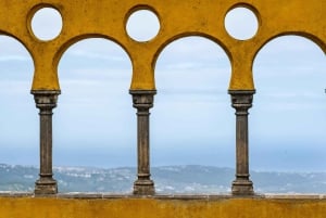 Lisboa: Halvdagsutflukt til Sintra med Pena-palasset og Regaleira