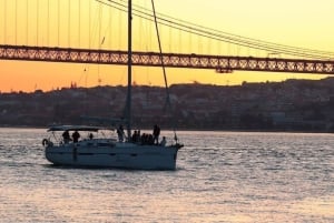 Lissabon: Sintra, Pena-Palast, Belém-Tour + Bootsfahrt bei Sonnenuntergang